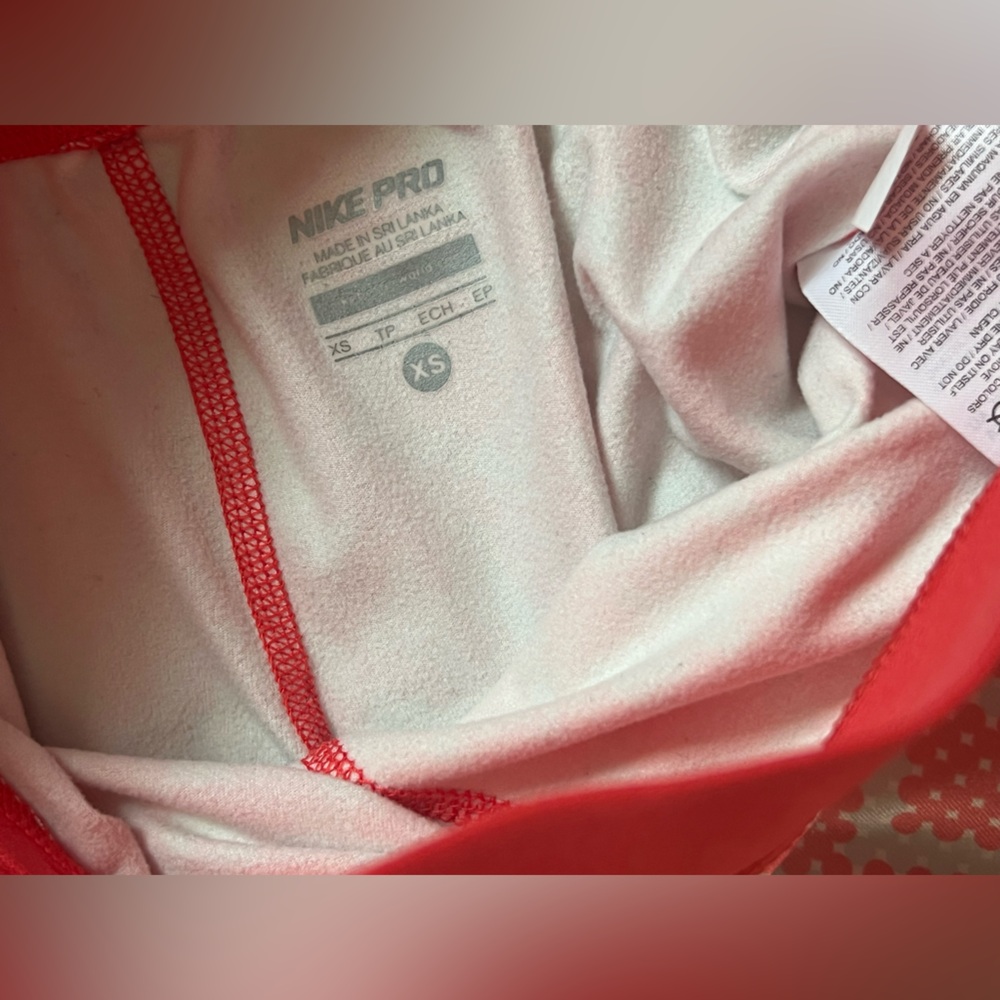 NWOT Nike Dri-Fit High-Rise Pink and White Geometric workout leggings. Size XS. - Picture 4 of 5